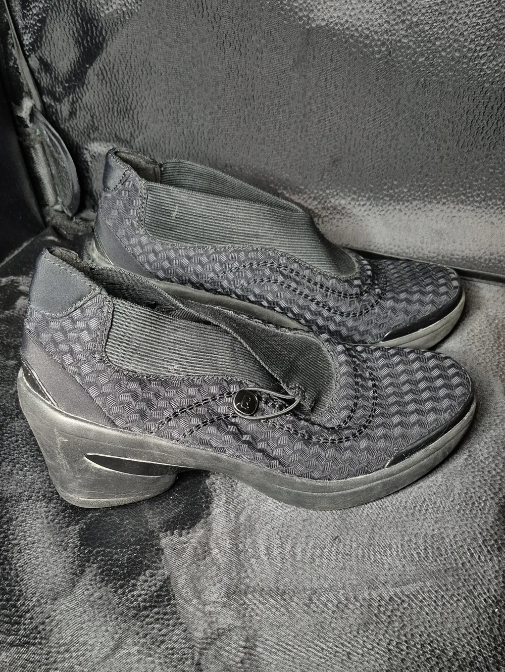 Bzees Women's 7W Black Slip-On Wedge Stretch Shoe